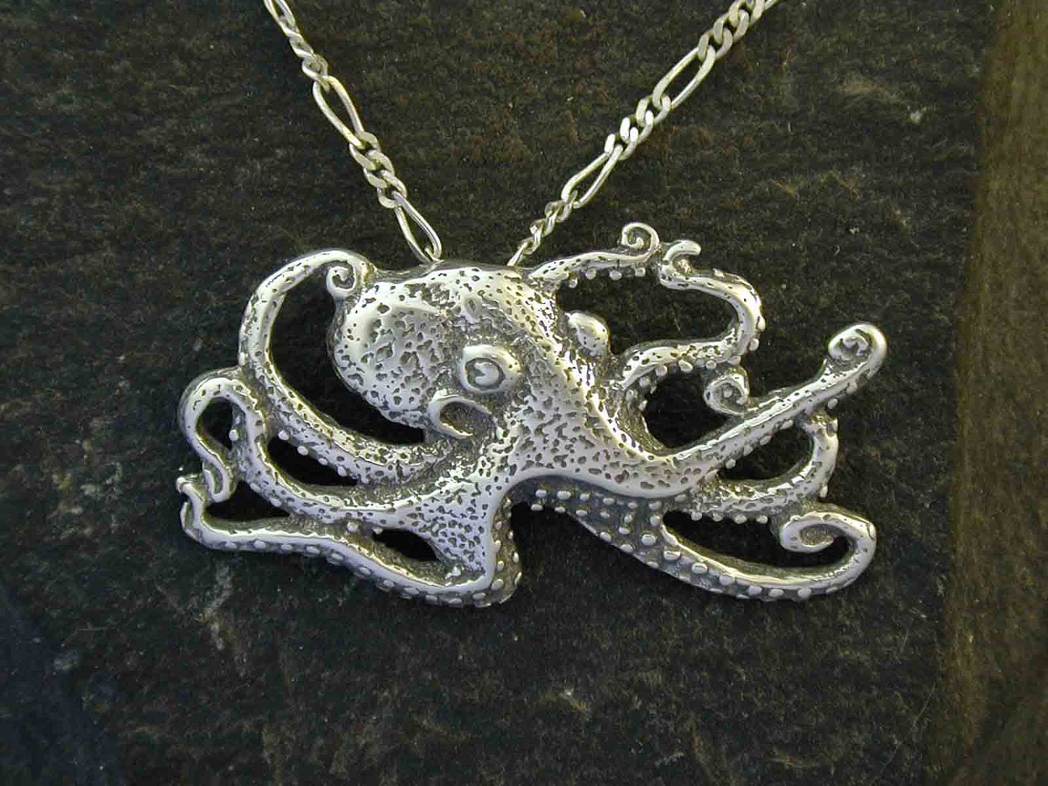 Sterling Silber Octopus Anhänger An Einer Kette Aus Sterlingsilber von peteconder