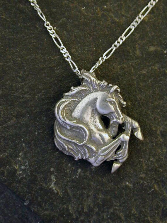 Sterling Silber Pferdchenanhänger An Einer Kette Aus Sterlingsilber von peteconder