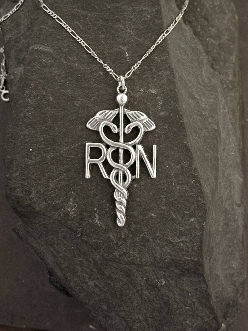 Sterling Silber Rn Registriert Krankenschwester Anhänger An Einer Kette Aus Sterlingsilber von peteconder