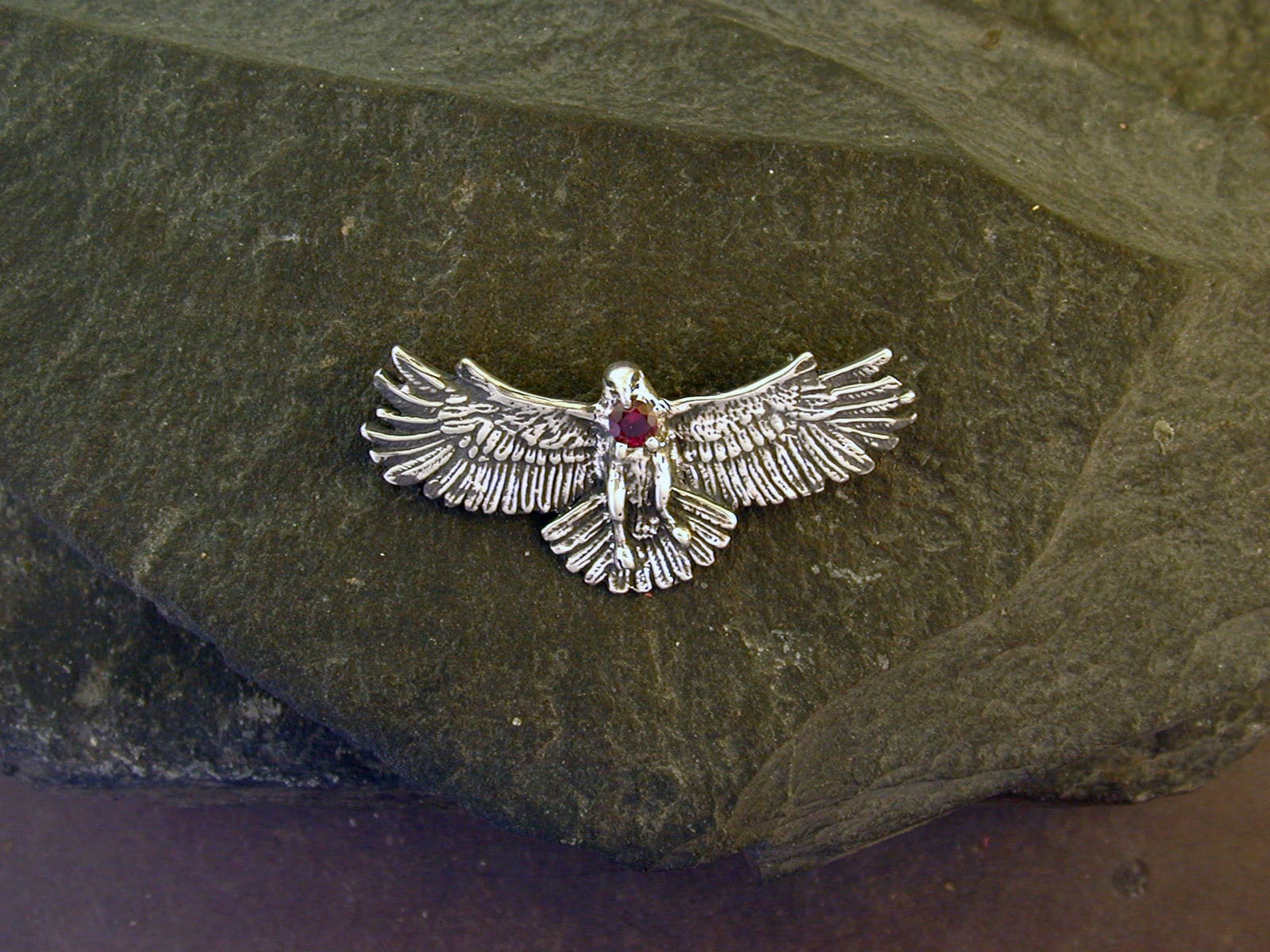 sterling Silber Falken Brosche Mit Feinem Chrom Pyrope Granat sterling Silber Falken Brosche Mit Feinem Chrom Pyrope Granat von peteconder