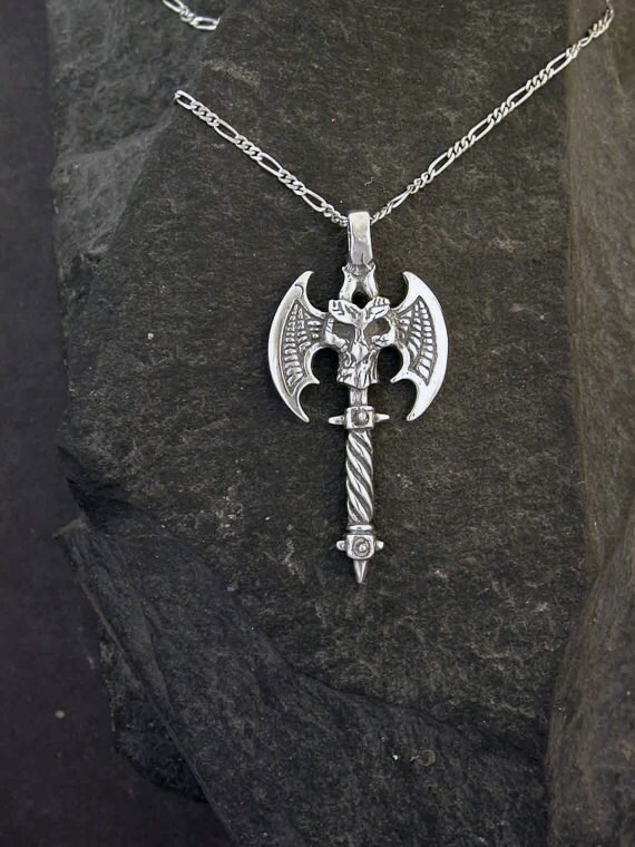 sterling Silber Gothic Axt Und Totenkopf Anhänger An Einer Kette von peteconder