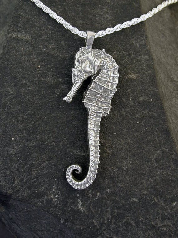 sterling Silber Großer Weiblicher Seepferdchen Anhänger An Einer Kette von peteconder