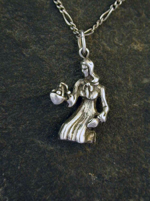 sterling Silber Jungfrau Astrologie Anhänger An Einer Kette von peteconder
