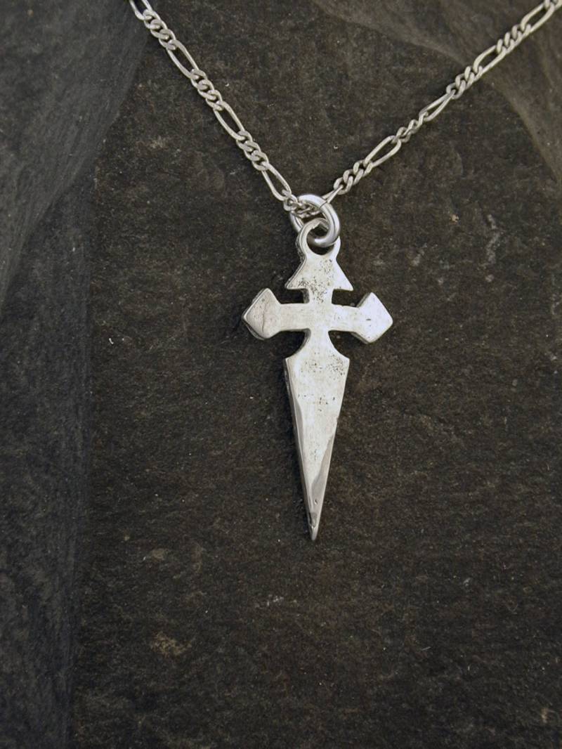 sterling Silber Kreuz Anhänger An Einer Kette von peteconder