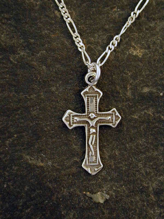 sterling Silber Kruzifix Kreuz Anhänger Auf Einer Kette von peteconder