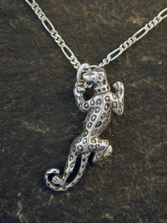 sterling Silber Leopard Anhänger An Einer Kette von peteconder