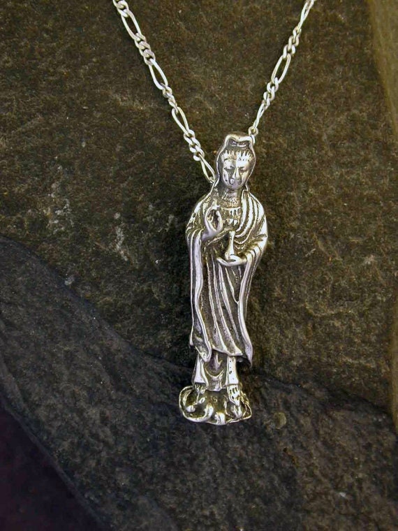 Quan Yin Anhänger Aus Sterling Silber An Einer Kette von peteconder