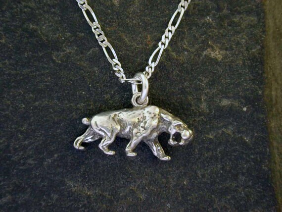 sterling Silber Smilodon Säbelzahntiger Anhänger An Einer Kette von peteconder