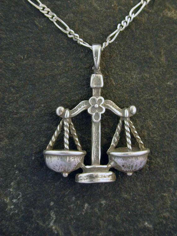 sterling Silber Waage Astrologie Anhänger An Einer Kette von peteconder