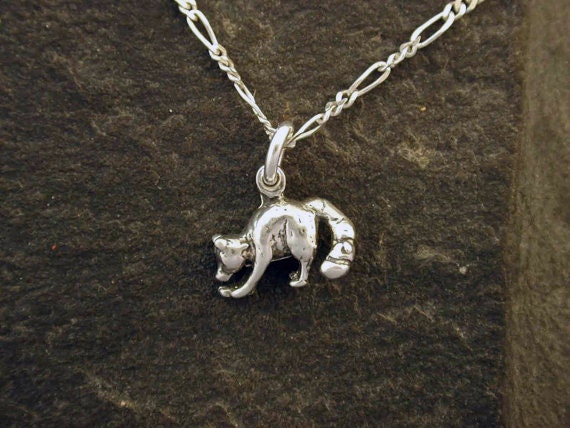 sterling Silber Waschbär Anhänger An Einer Kette von peteconder