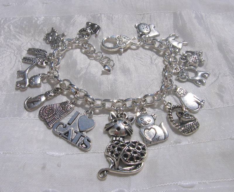 Bettelarmband, 16 Charms, Katzen-Charms, Karabinerverschluss, Armband Mit Silbermetall, Silber-Charm, Katzenfreundschaft von petitchatcreations