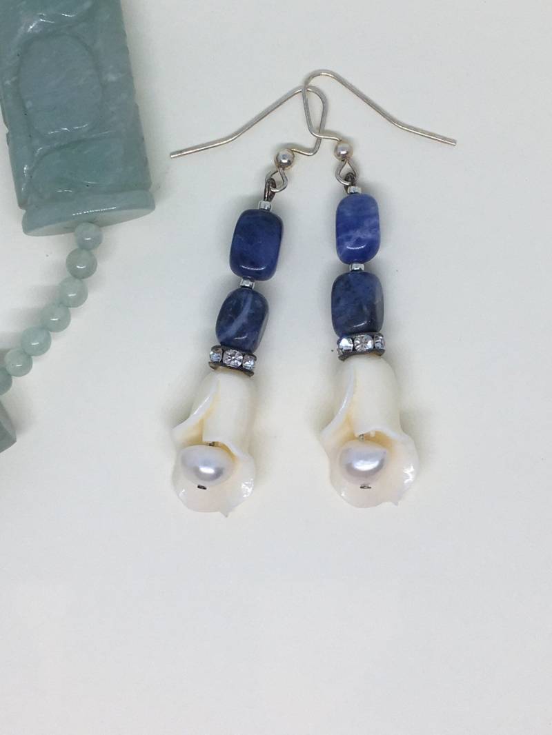 Creme Tulpe Mit Perlen, Swarovski, Lapislazuli Stein Perle Stamm Creme Tulpe Mit Perlen, Swarovski, Lapislazuli Stein Perle Stamm von petiteamoolyam