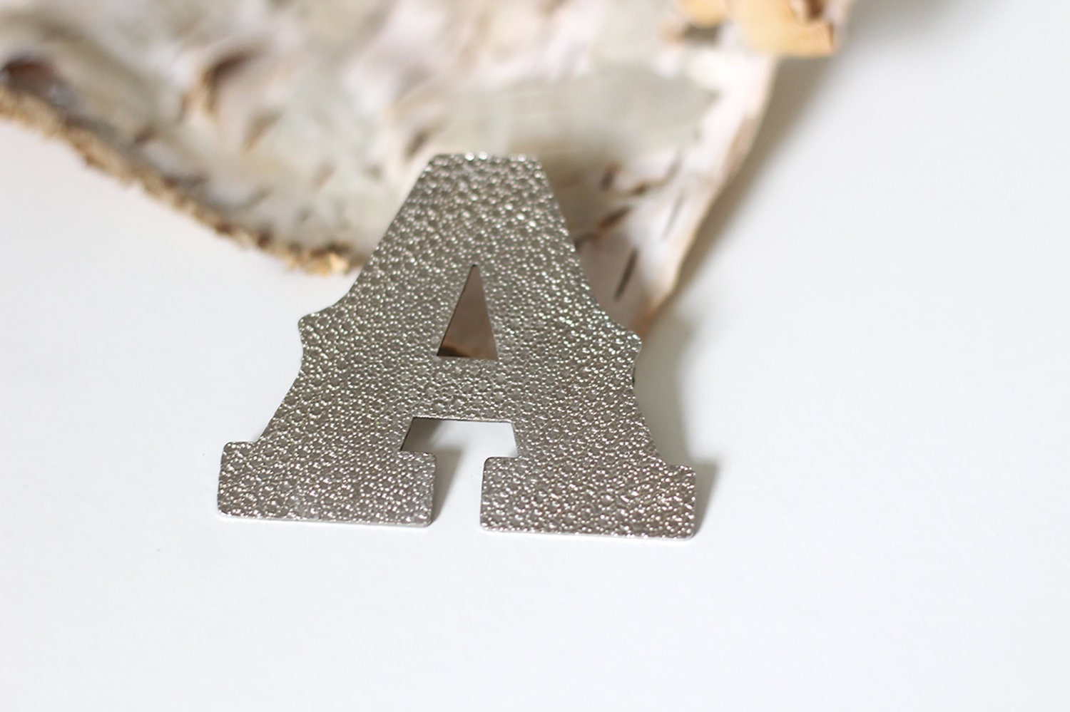 Brosche Initiale A, Anfangsbuchstabe, Initialschmuck, Schmuck Typographie, Buchstabe A Brosche Initiale A, Anfangsbuchstabe, Initialschmuck, Schmuck Typographie, Buchstabe A von petitebijouterie