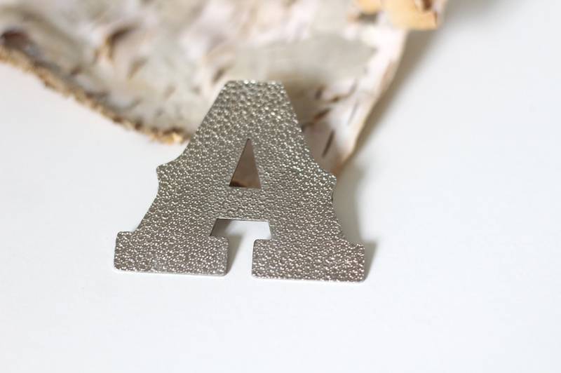Brosche Initiale A, Anfangsbuchstabe, Initialschmuck, Schmuck Typographie, Buchstabe A Brosche Initiale A, Anfangsbuchstabe, Initialschmuck, Schmuck Typographie, Buchstabe A von petitebijouterie