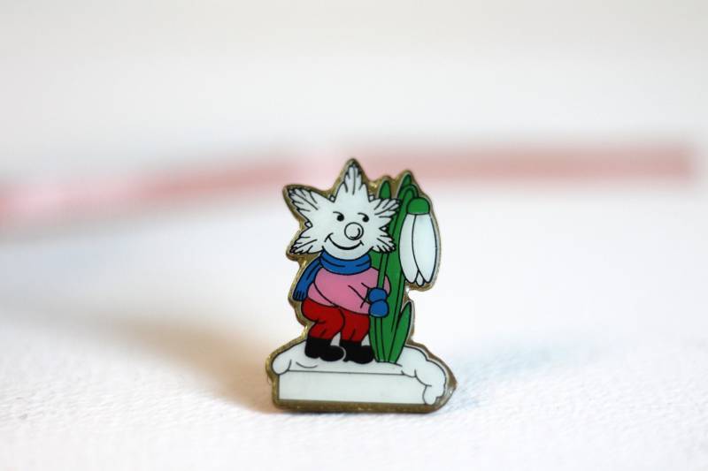 Brosche Kobold Mit Schneeglöckchen, Schmuck Für Kinder, Retro 1990Er Jahre, Waldwicht von petitebijouterie