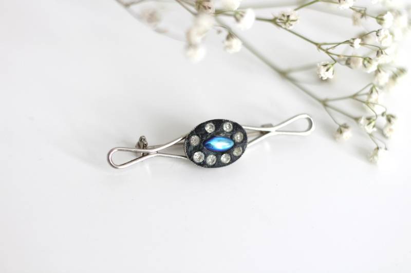 Filigrane Brosche Mit Blauem Schmuckstein, Geschwungene Jugendstil Inspiriert Filigrane Brosche Mit Blauem Schmuckstein, Geschwungene Jugendstil Inspiriert von petitebijouterie