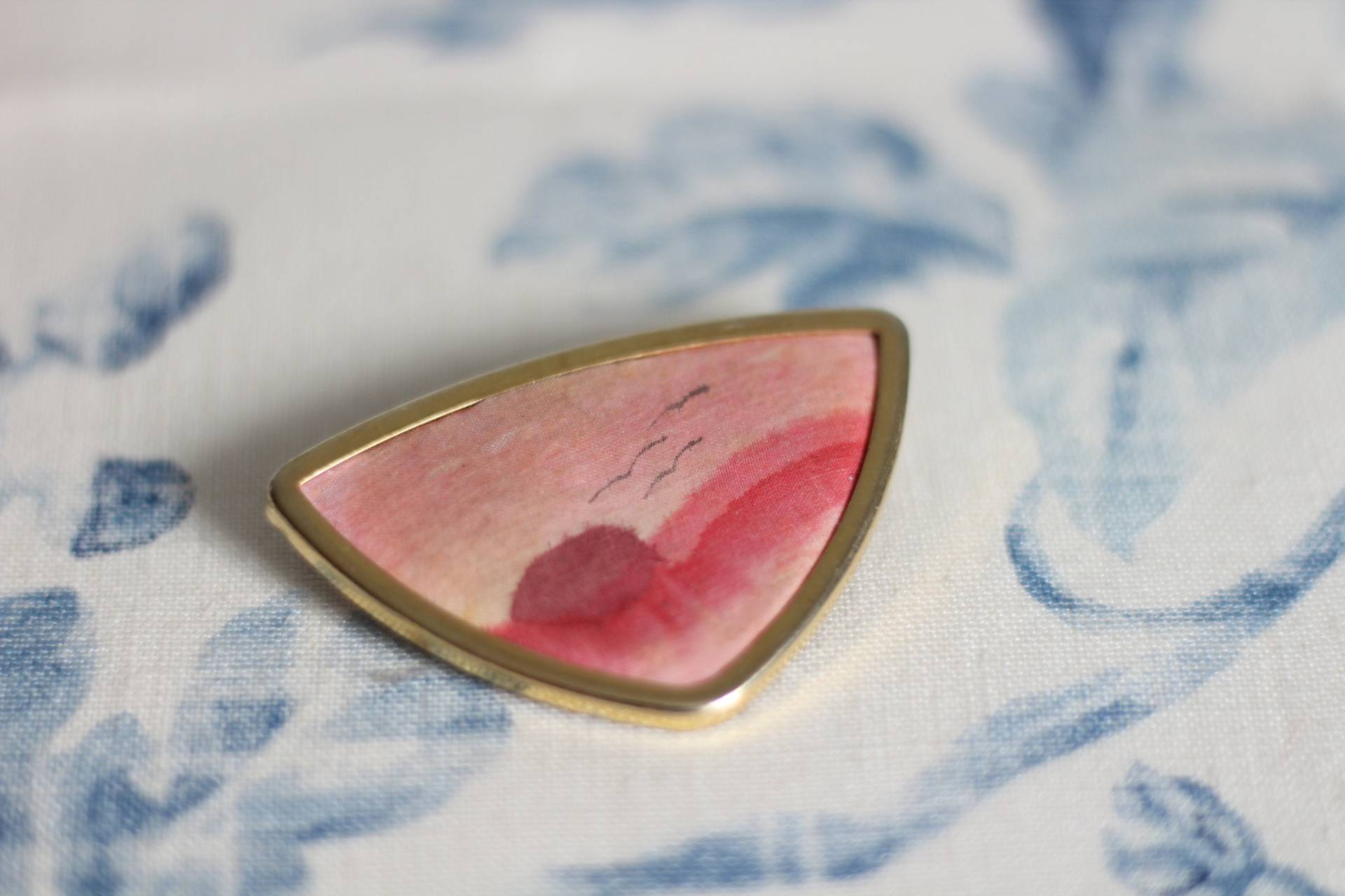 Handbemalte Brosche Seidenschmuck Seidenbrosche Vintage Schmuck 1980-Jahre Brosche, Landschaft Mit Vögel Handbemalte Brosche Seidenschmuck Seidenbrosche Vintage Schmuck 1980-Jahre Brosche, Landschaft Mit Vögel von petitebijouterie