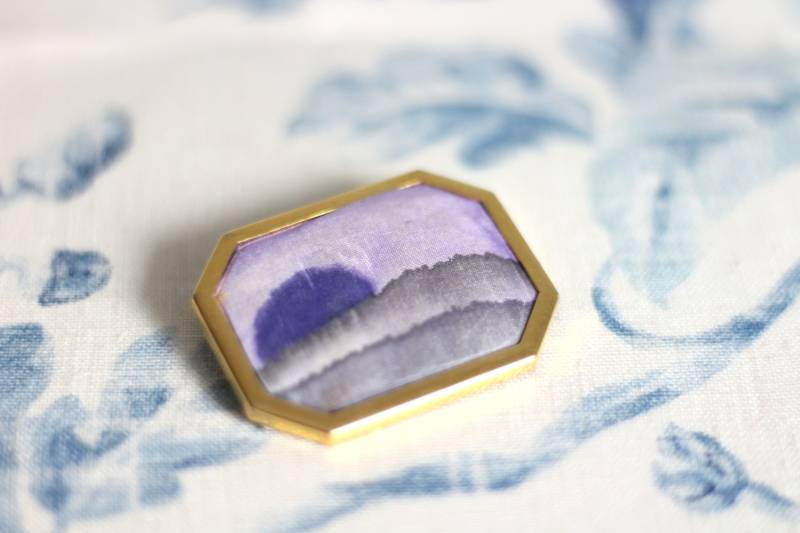 Handbemalte Brosche Seidenschmuck Seidenbrosche Vintage Schmuck 1980-Jahre Handbemalte Brosche Seidenschmuck Seidenbrosche Vintage Schmuck 1980-Jahre von petitebijouterie