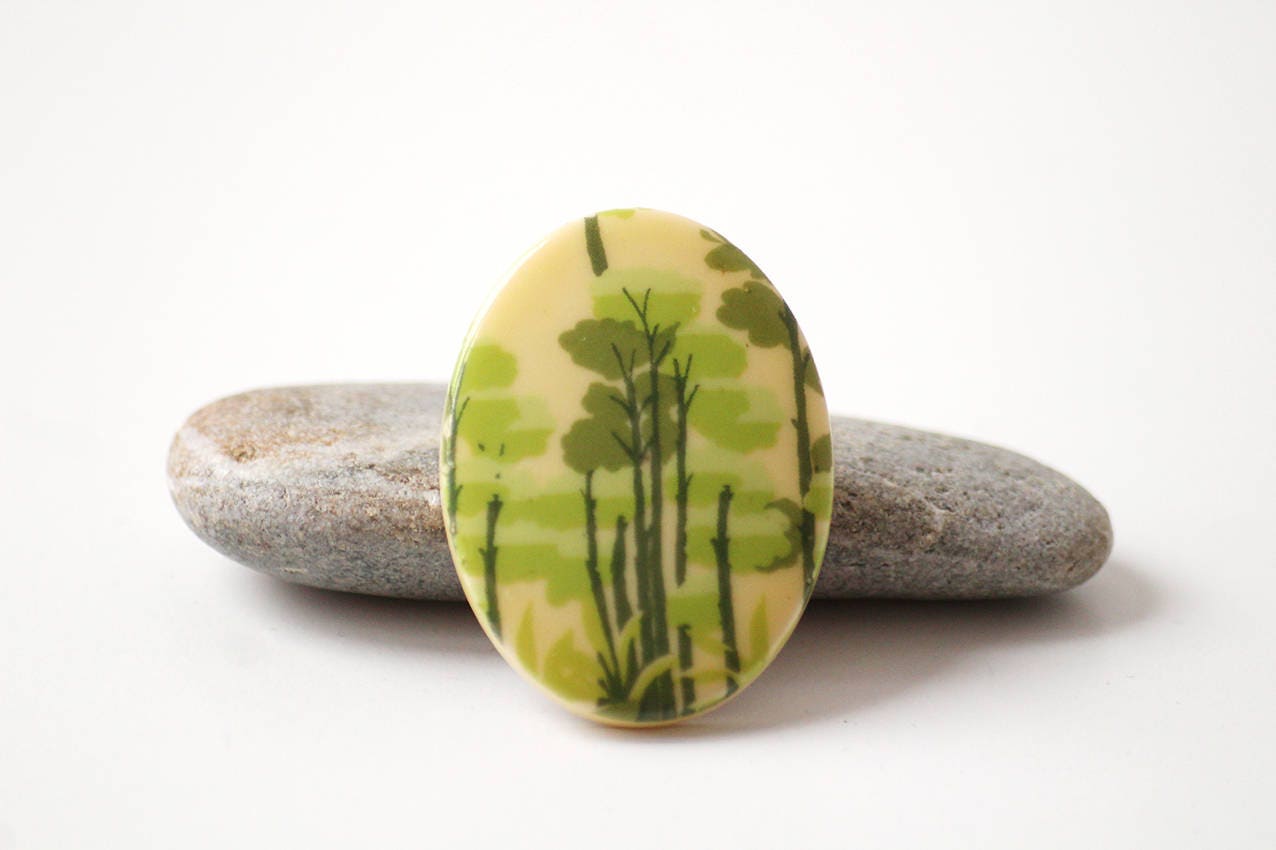 Vintage Brosche Bemalt Mit Wald, Bäume 1960Er Jahre Brosche, Kunststoff Schmuck Baum Vintage Brosche Bemalt Mit Wald, Bäume 1960Er Jahre Brosche, Kunststoff Schmuck Baum von petitebijouterie