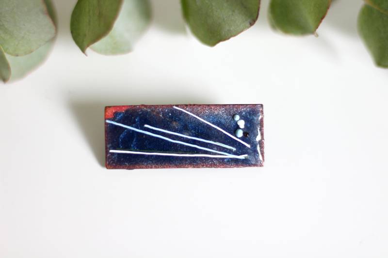Vintage Emaille-Brosche Rechteck Blau Rot Mit Linien, 1950Er Jahre Schmuck Vintage Emaille-Brosche Rechteck Blau Rot Mit Linien, 1950Er Jahre Schmuck von petitebijouterie