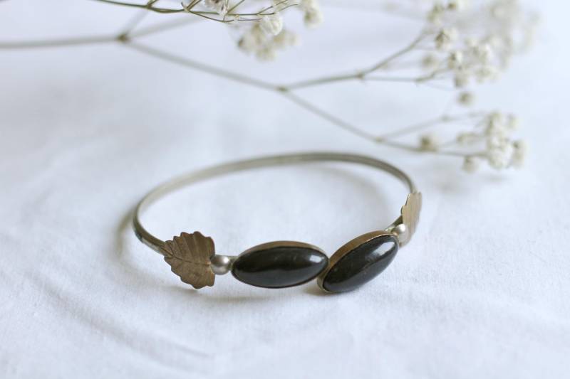 Vintage Offener Armreif Paris 1930, Mit Bakelit & Bronze Details | Eleganter Schmuck von petitebijouterie