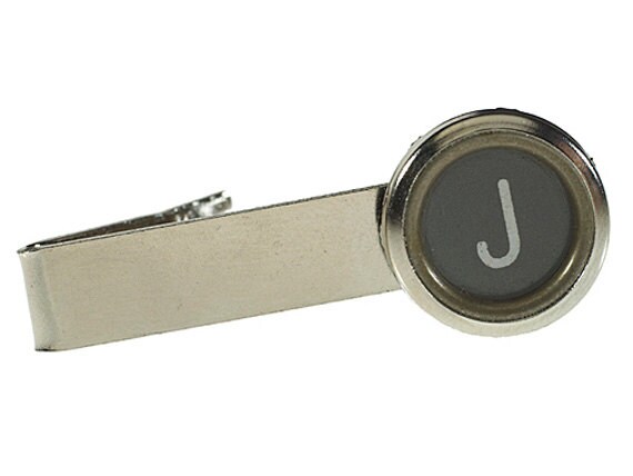 Vintage Schreibmaschinentaste Initial Krawattenklammer | Silber von petitev