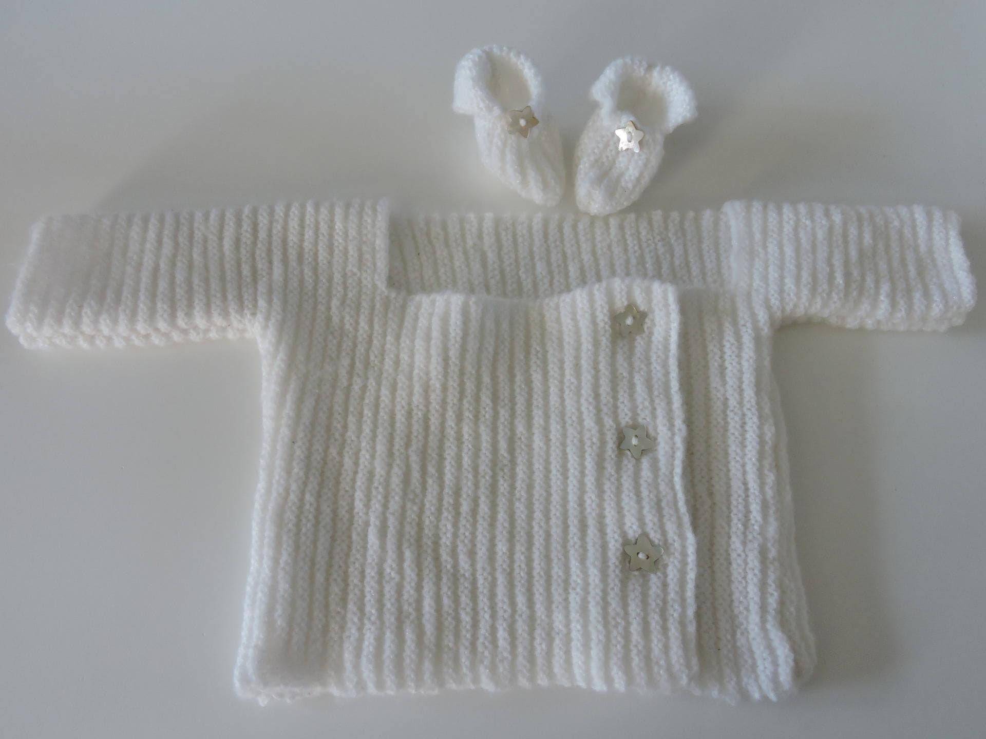 Set | Bh & Hausschuhe Geburt Wolle Von Hand Gestrickt von petitmondedebebe
