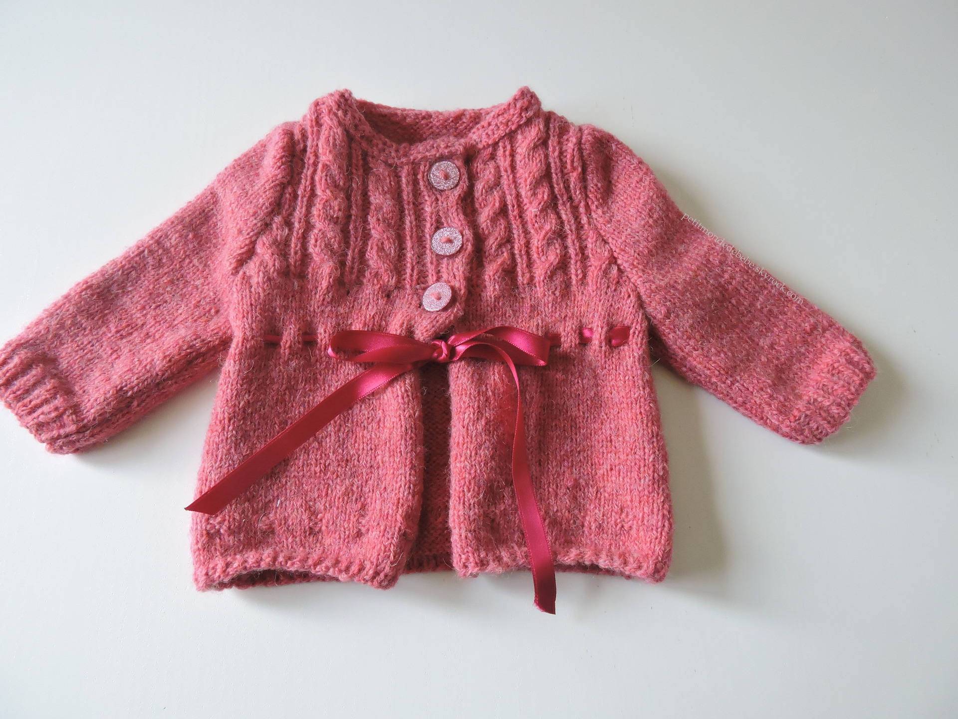 Strickjacke | Weste Aus Handgestrickter Wolle in Ausgefallenem Stich von petitmondedebebe