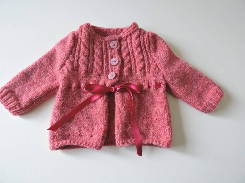 Strickjacke | Weste Aus Handgestrickter Wolle in Ausgefallenem Stich von petitmondedebebe