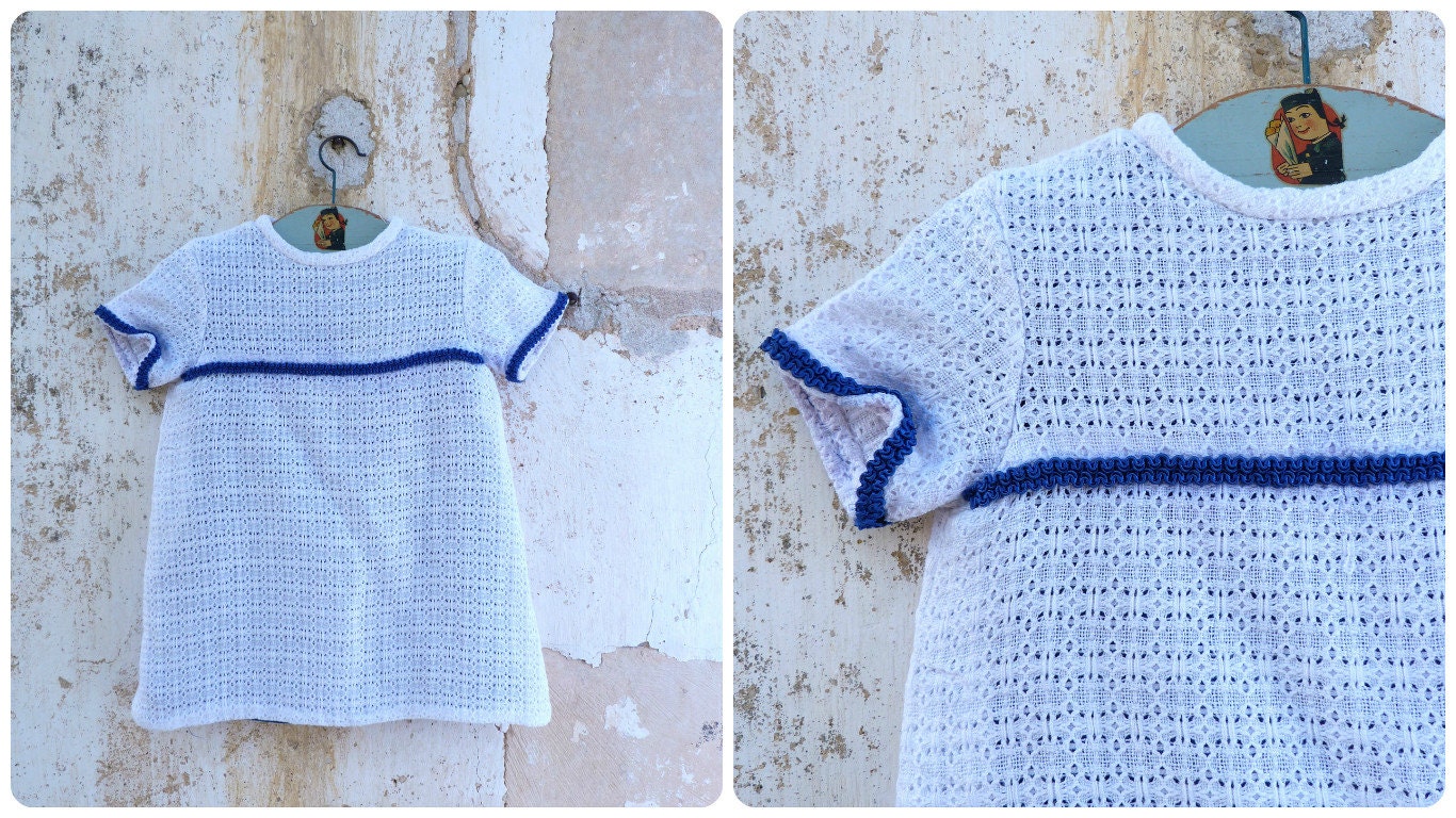 Vintage 1960/60S Babykleid Kurzarm Weiß Texturierte Baumwolle Marineblau Veredelungen/Größe 2 Jahre von petitvintage
