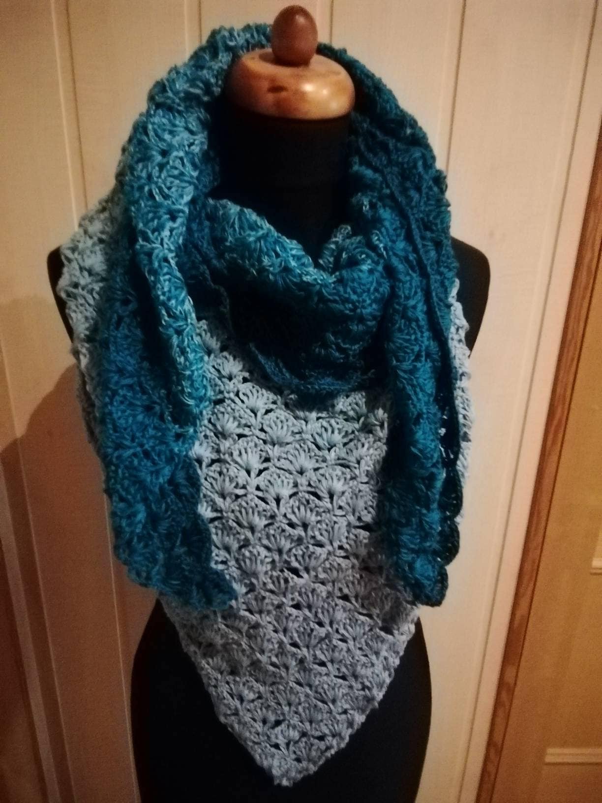 Gehaekeltes Dreiecktuch von petrashandarbeiten