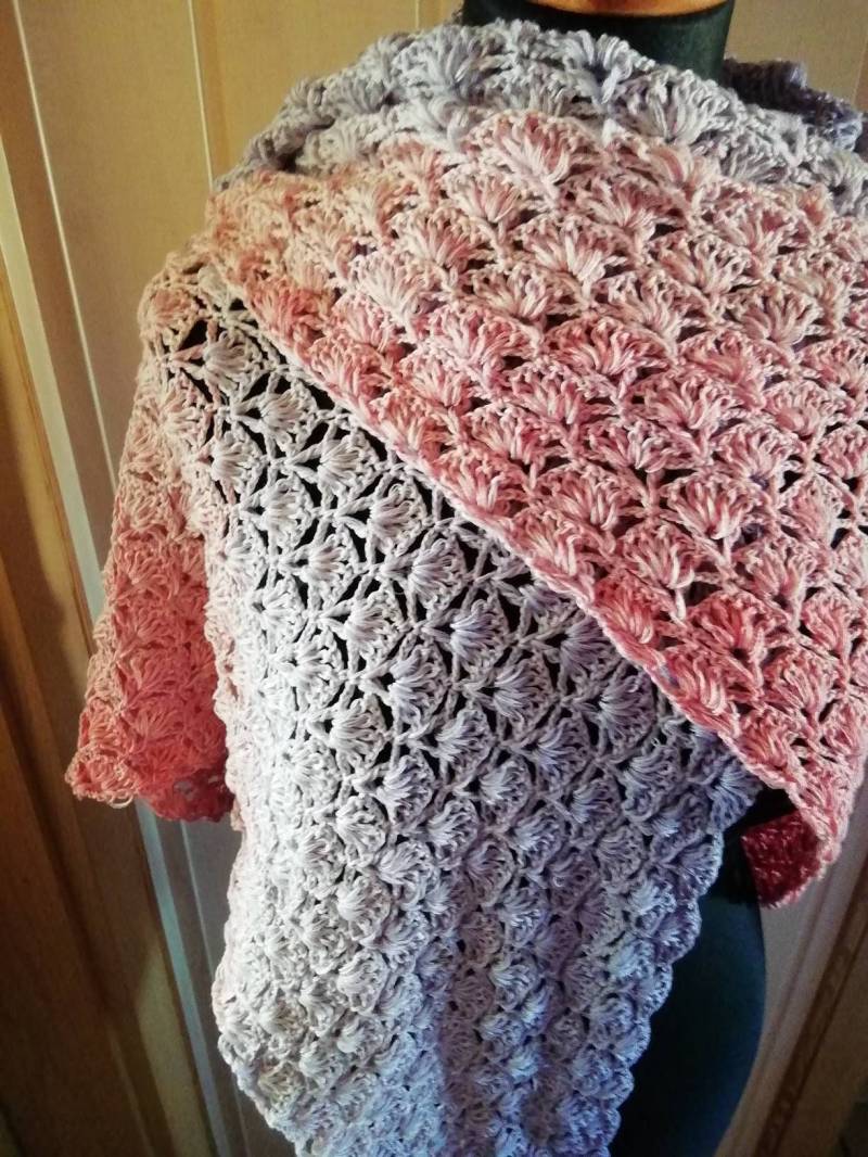 Gehaekeltes Dreiecktuch von petrashandarbeiten