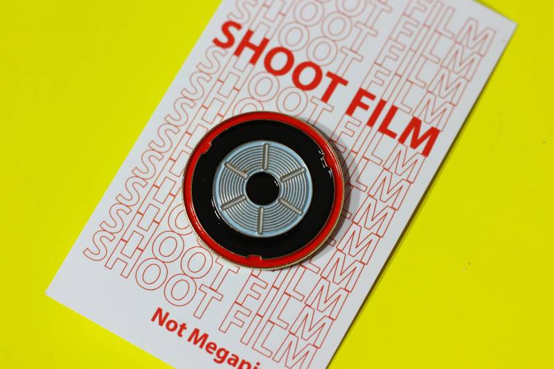 Film Entwicklung Tank Emaille Pin von petttttyco