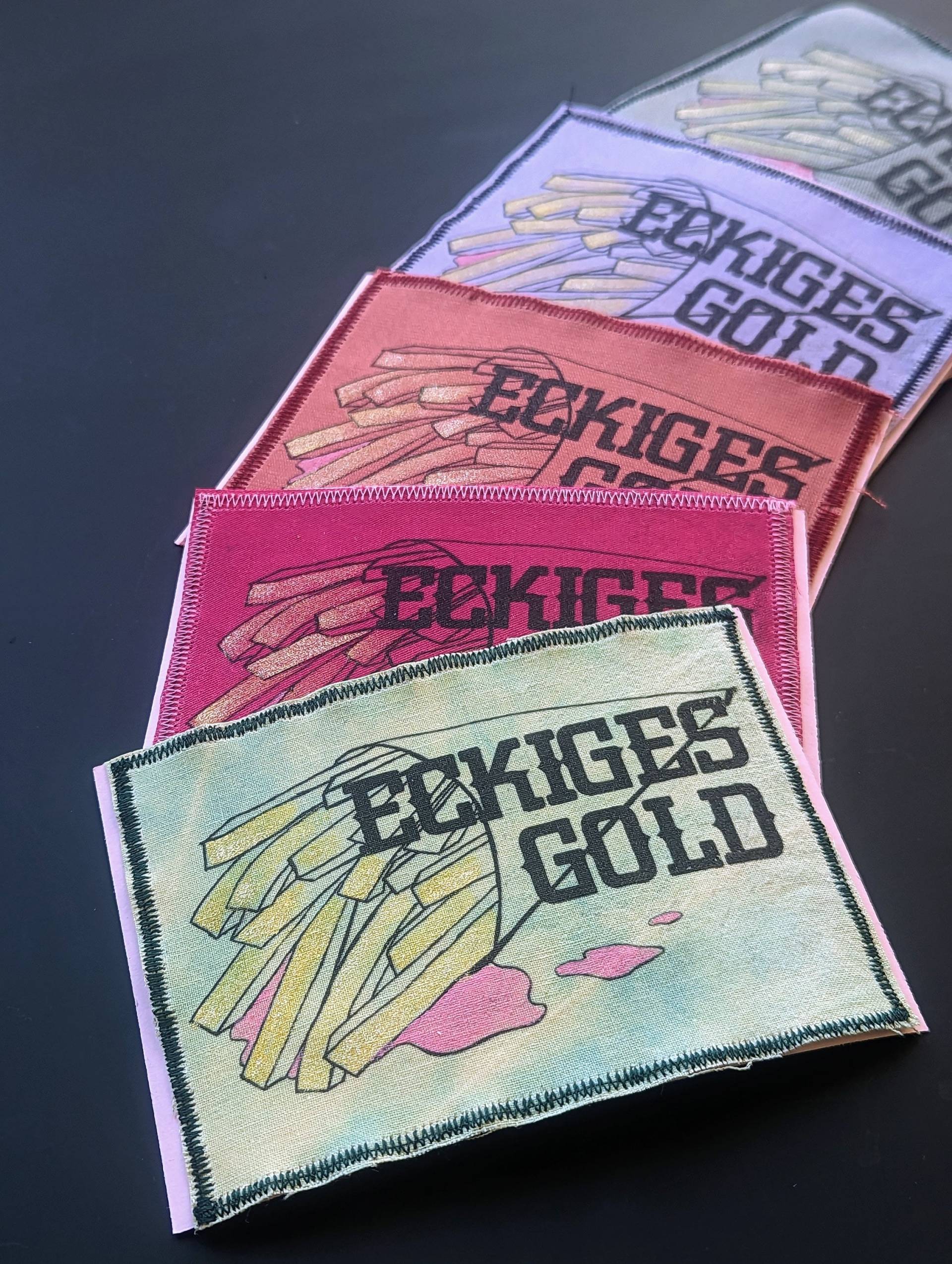 Eckiges Gold Pommes Patch von pewpew5000