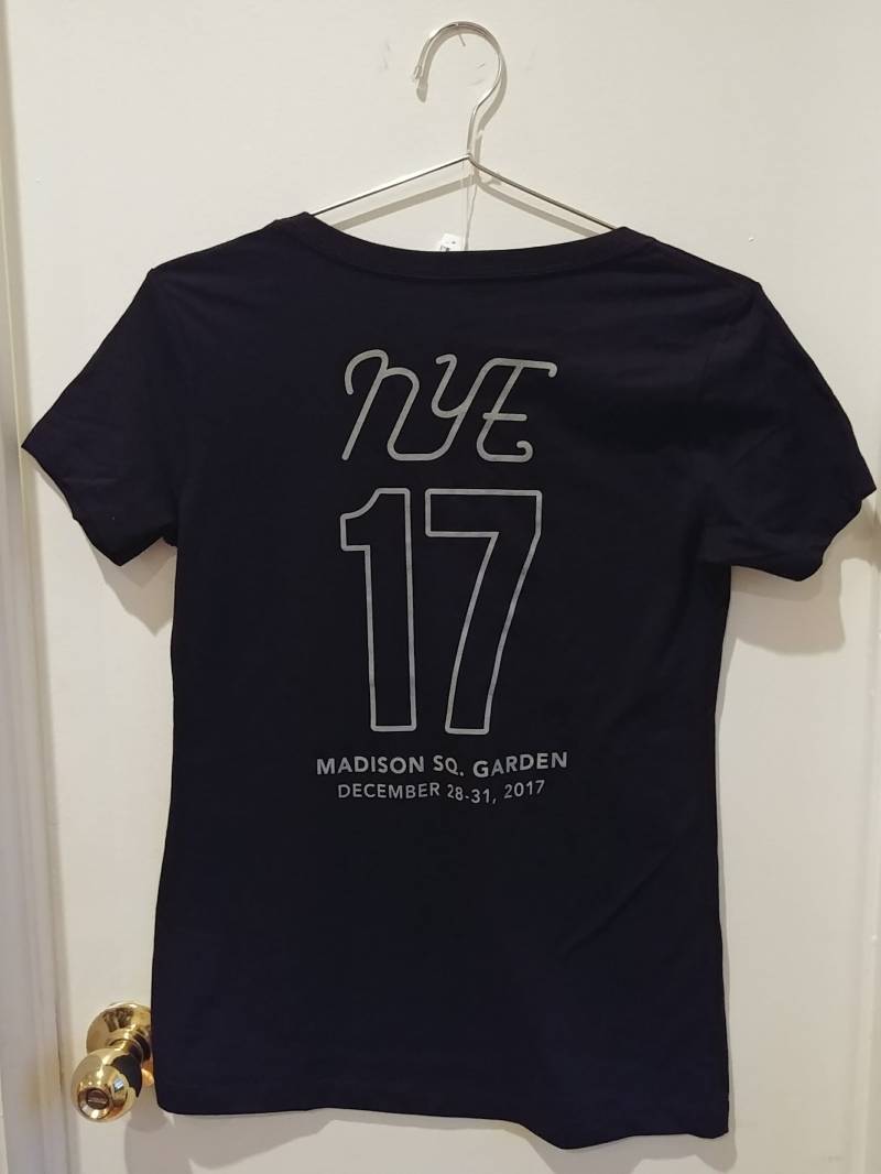 Nye 17 in | Ladies V-Neck Nye 17 in | Ladies V-Neck von phandy13