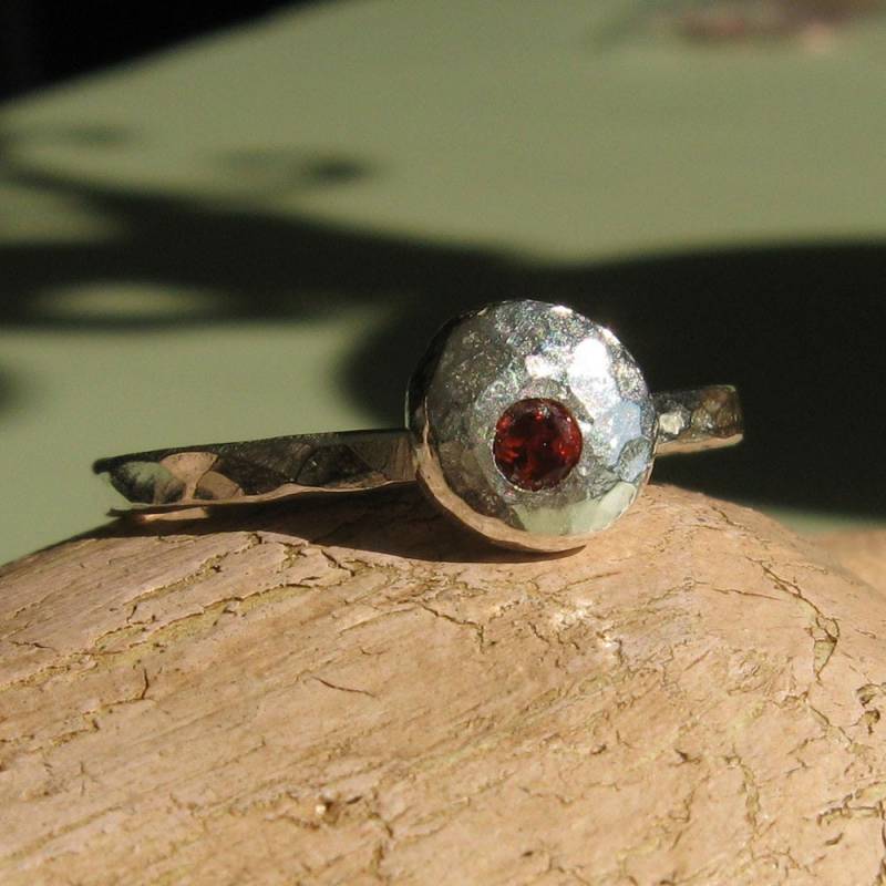 Stapeln Geburtsstein Ring Recyceltem Sterling Silber Blob-Ökologie Stapeln Geburtsstein Ring Recyceltem Sterling Silber Blob-Ökologie von phbeads