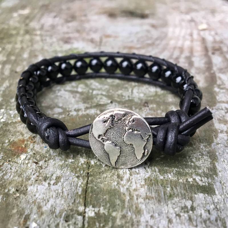 Handgefertigtes Leder Wickelarmband Mit Schwarzen Turmalin Perlen Unisex Für Männer Und Frauen von philosophias