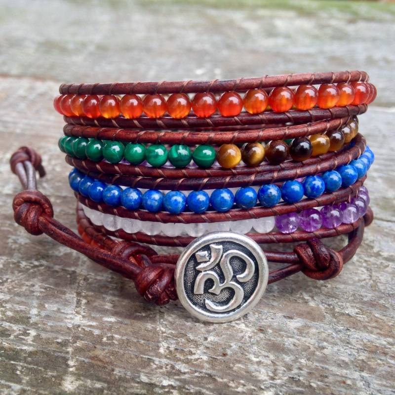 Handgefertigtes Sieben Chakra Leder Wickelarmband Om Ohm Regenbogen Mondstein Amethyst Lapis Lazuli Malachit Energie Heilung von philosophias