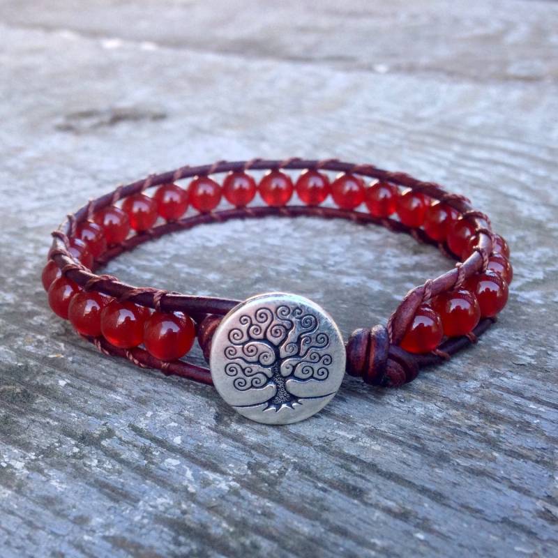 Handgefertigtes Wickelarmband Aus Leder Mit Karneol Perlen Baum Rot Orange Für Sakralchakra Unisex Damen Und Herren von philosophias
