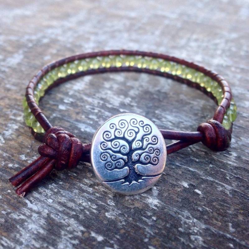 Peridot Perlen Armband Lime Grün Und Silber One Wrap Mit Baum August Geburtstag Geschenk Handgefertigt von philosophias