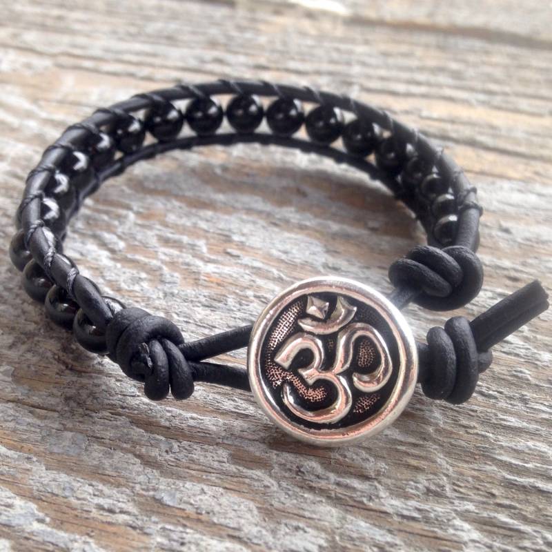 Schwarzes Turmalin Om Perlen Leder Wickelarmband Für Wurzel Chakra Geburtsstein Geburtstag Unisex Männer Frauen von philosophias