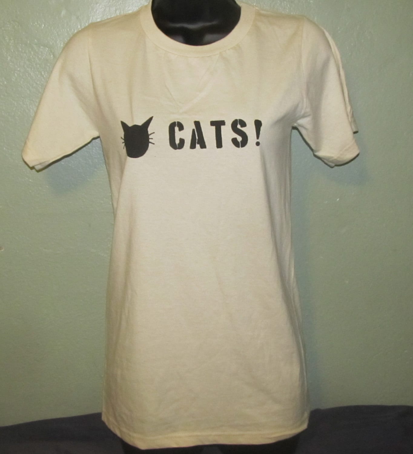 Katze-Shirt - Schwarz Auf Beige Organic Tshirt, Klein Oder Xs Natural, Schablone, Cartoon, Kitty, Kitten, Katze, Haustier, Tier, Punk, Kruste, Kawaii von phoenixcompost