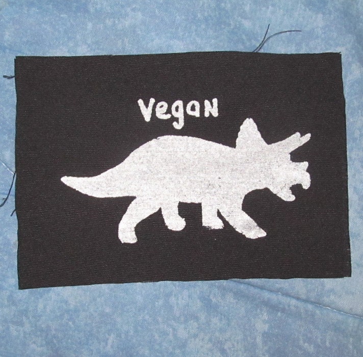 Vegane Patch, Dinosaurier-Patch, Triceratops, Vegane Wählen Sie Farbe - Lila, Grün, Weiß Pflanzenfresser Punk-Patches Freegan Eidechse Dino von phoenixcompost
