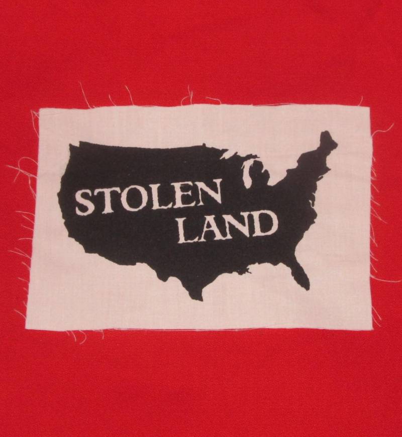 stolen Land Patch - Indigene Rechte, Soziale Gerechtigkeit, Solidarität, Punk Patch, Dekolonisierung, Amerikkka, Usa, Anarchie Aufnäher von phoenixcompost