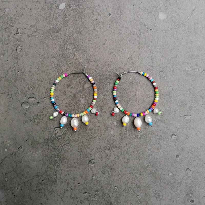 Barock Perlen Ohrringe Regenbogenfarben | Edelstahl Schmuck Perlenschmuck Bunte Creolen von pianorden