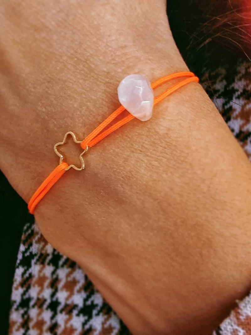 Rosenquarz Armband Mit Blume Gold Dünne Kordel Armbänder - Geschenk Für Freundin Moderner Schmuck von pianorden