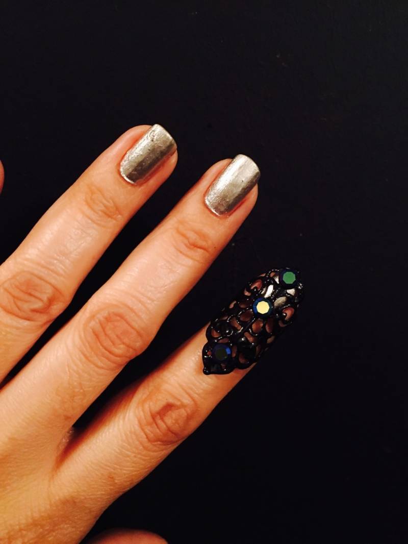 Einzelne Kristall Kralle Ring Ir Nagelring, in Schwarzer Farbe Filigran Und Mit Jet-Ab-Kristallen Geschmückt von pickapicka