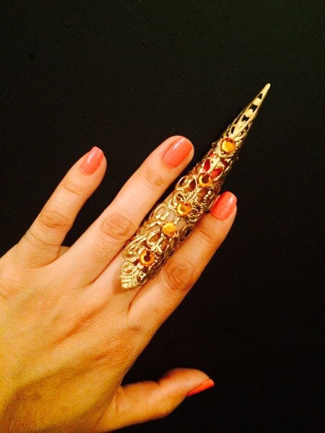 Spike Schild Ring Oder Klauenring in Goldfarbe Filigran Und Geschmückt Mit Topaz Swarovski Kristallen, Der Ist Größenverstellbar von pickapicka