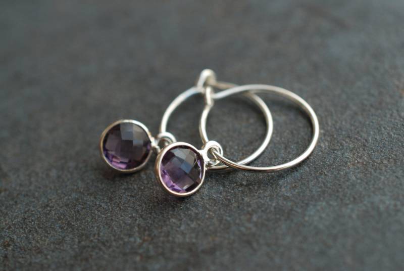 Amethyst . Silberne Geburtsstein-Creolen Februar Geburtstagsgeschenke Facettierte Edelsteinohrringe 925Er Silber von picturing