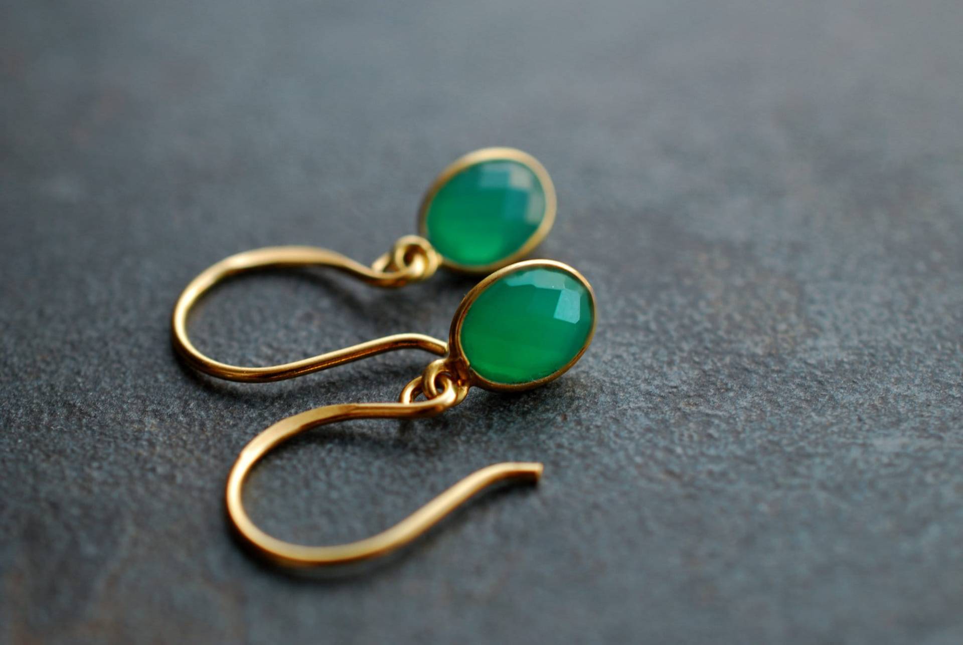 Elea . Ohrringe Mit Grünem Onyx Vergoldetes Sterling Silber Handgefertigter Edelstein Schmuck Besonderes Weihnachtsgeschenk Für Sie von picturing